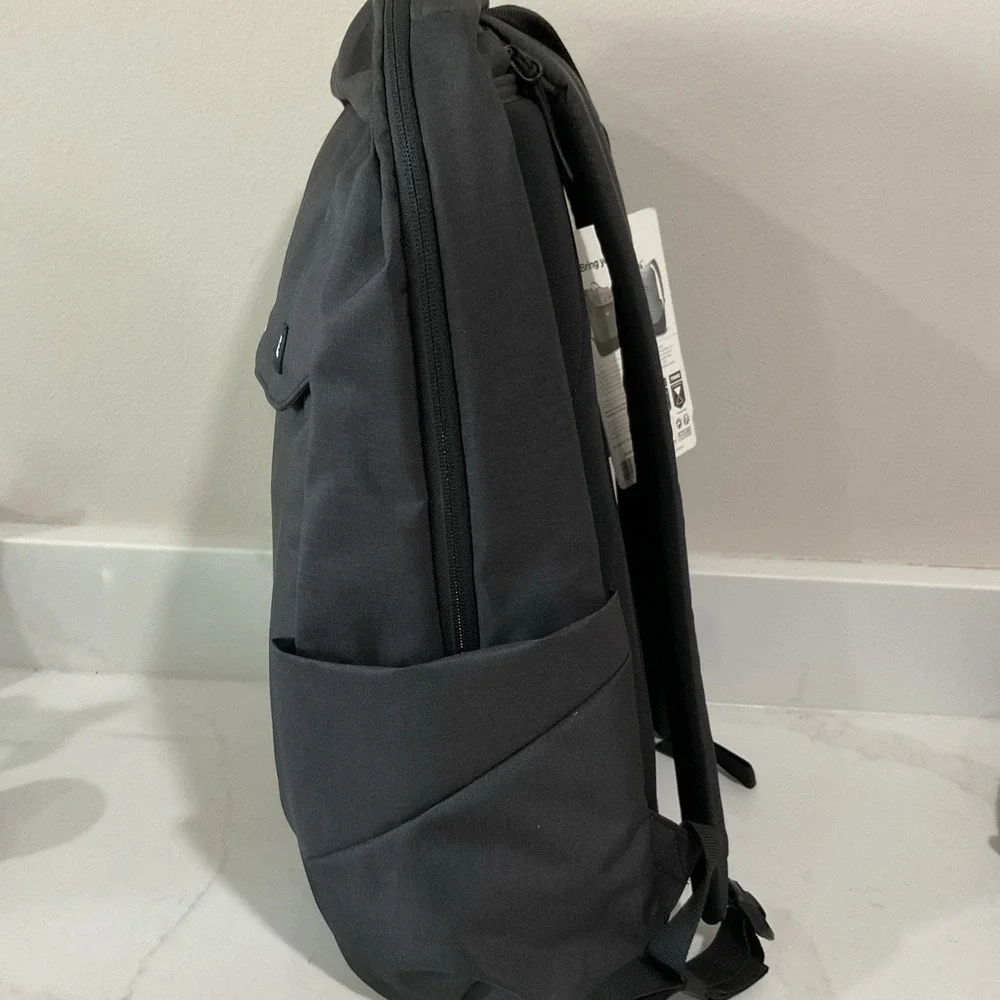 Thule Lithos 20L Backpack Stanford Medicine 19